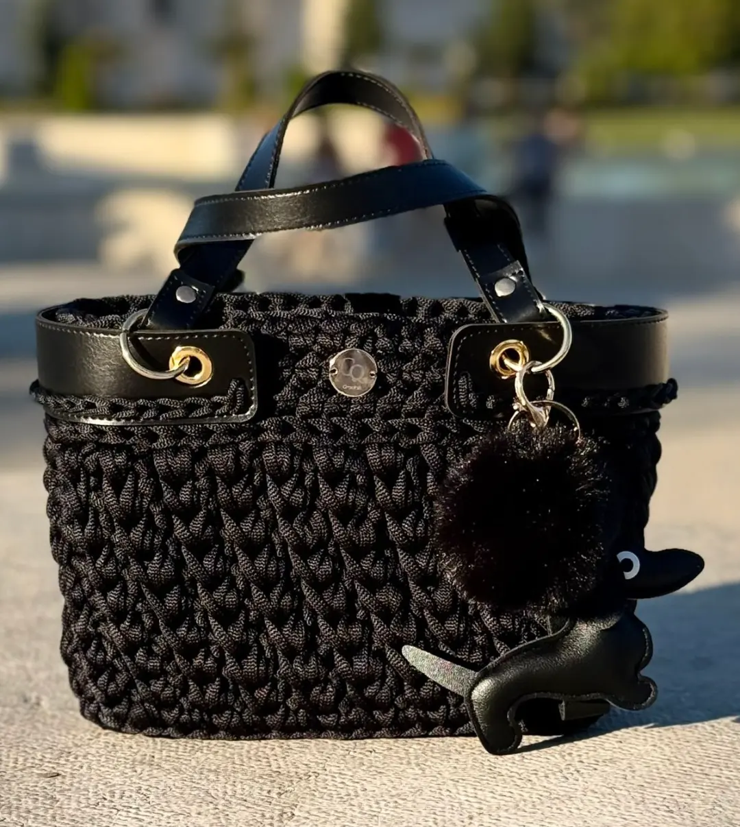 Bag Mirella preta em crochê
